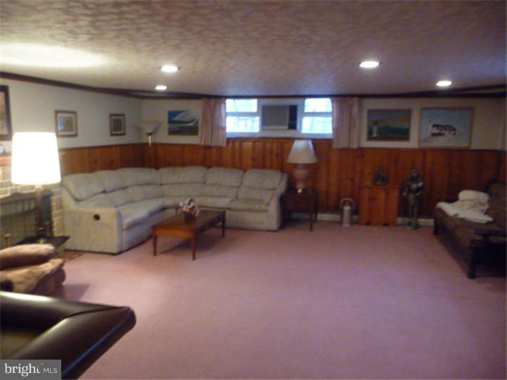 15120 Carter Road Philadelphia, PA 19116 - Photo 18 of 21 Family Room