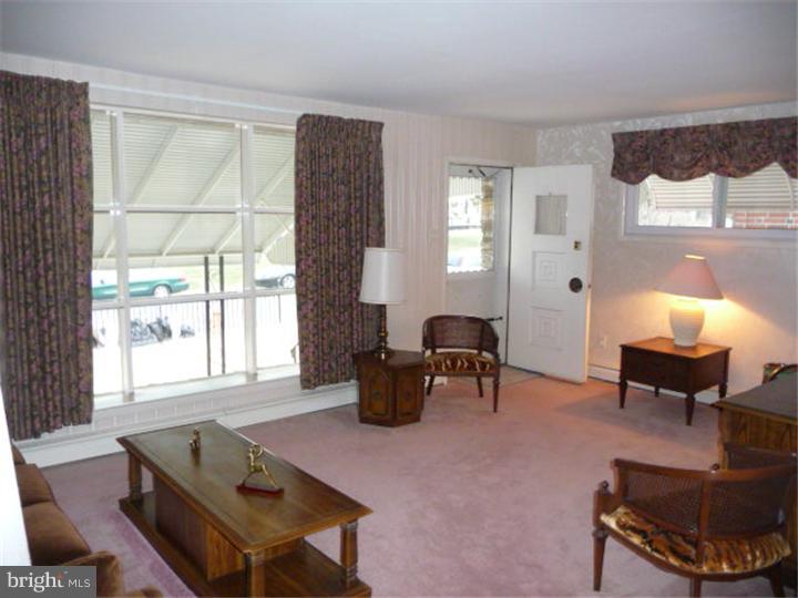 15120 Carter Road Philadelphia, PA 19116 - Photo 6 of 21 Living Room