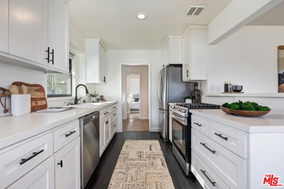 9125 David Avenue Los Angeles, CA 90034 - Photo 16 of 41