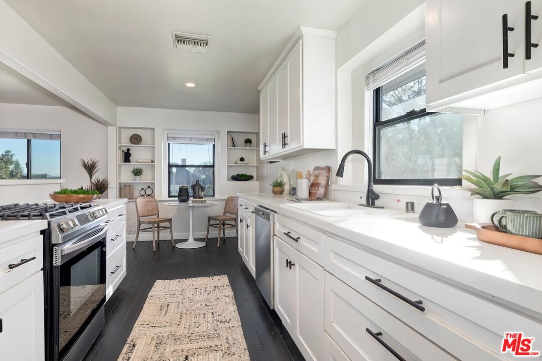 9125 David Avenue Los Angeles, CA 90034 - Photo 19 of 41