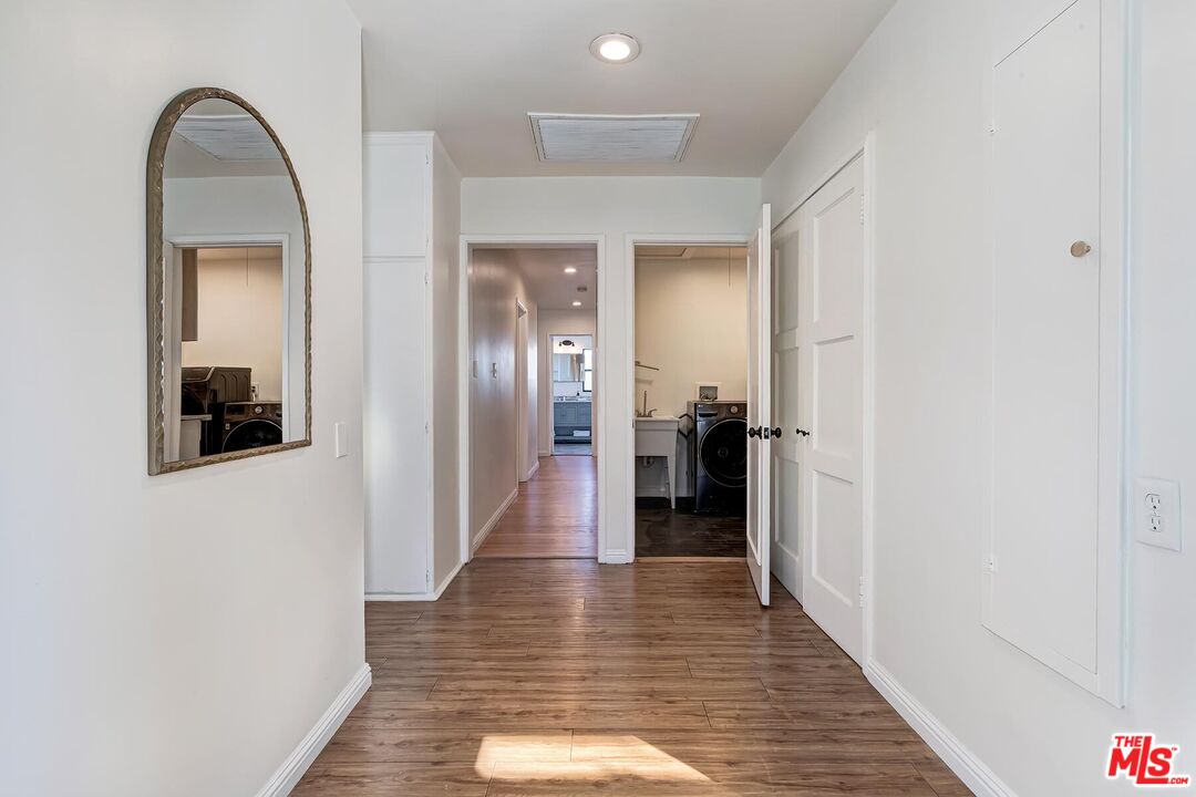 9125 David Avenue Los Angeles, CA 90034 - Photo 21 of 41