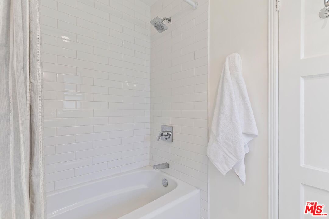 9125 David Avenue Los Angeles, CA 90034 - Photo 34 of 41