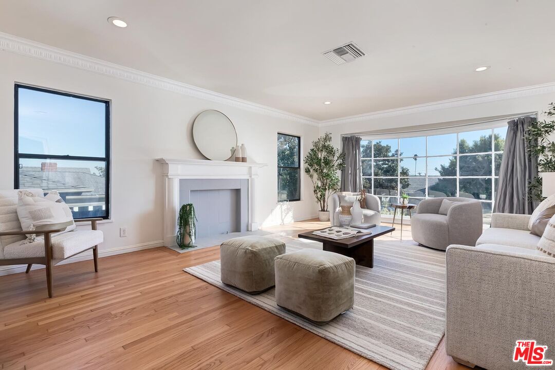 9125 David Avenue Los Angeles, CA 90034 - Photo 6 of 41