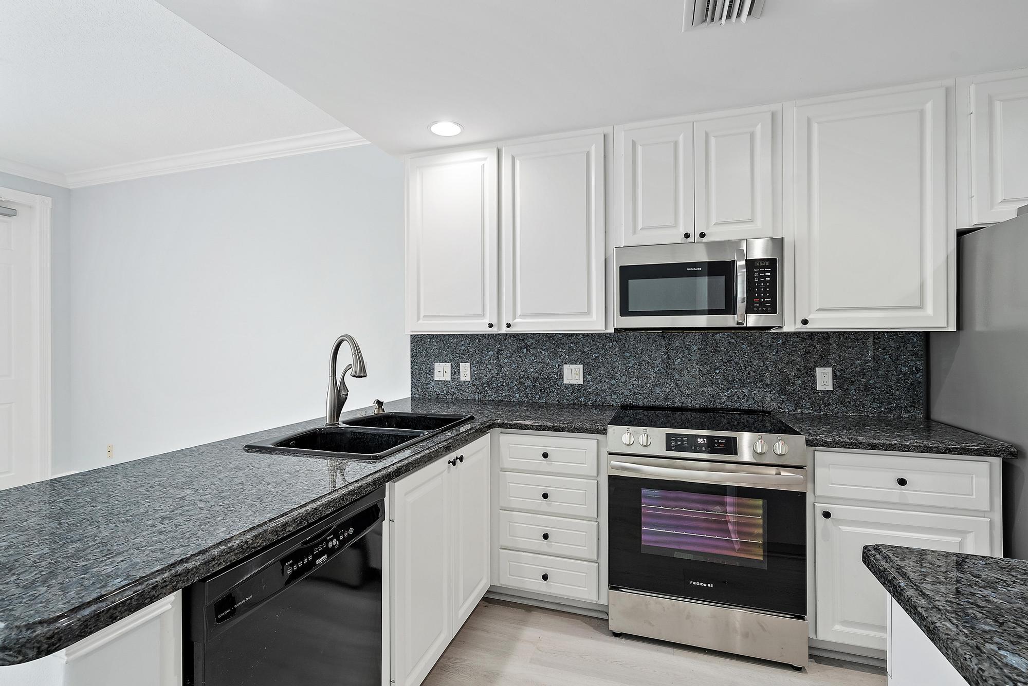 153 Andover Drive Jupiter, FL 33458 - Photo 6 of 22 153 Andover Dr