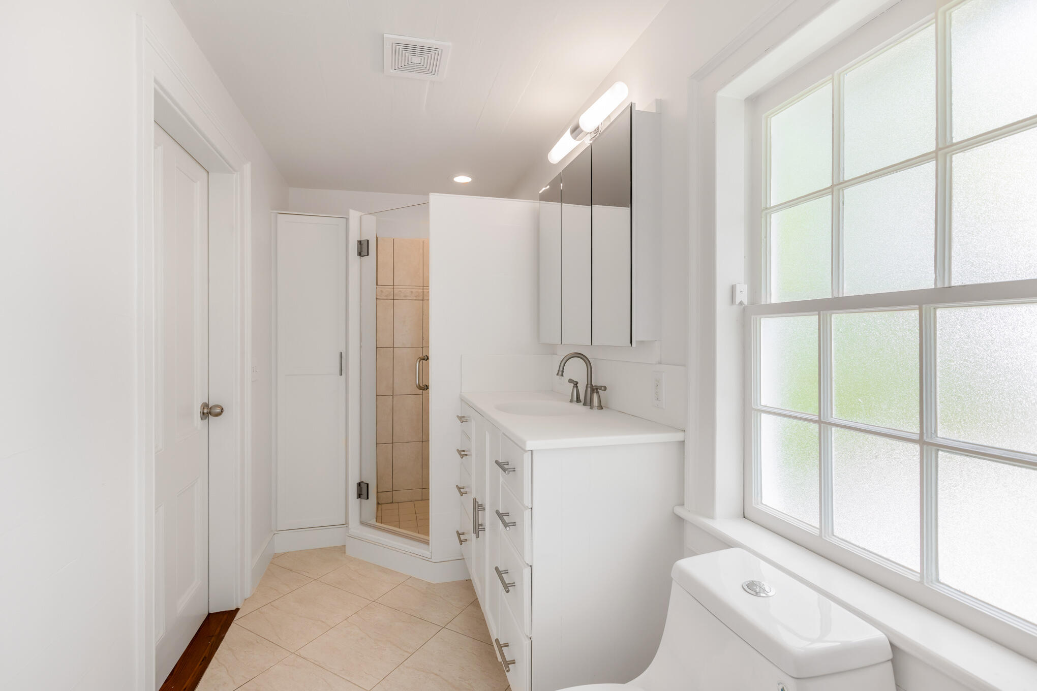 408 William Street Key West, FL 33040 - Photo 36 of 58 a bathroom with a toilet sink and a tub