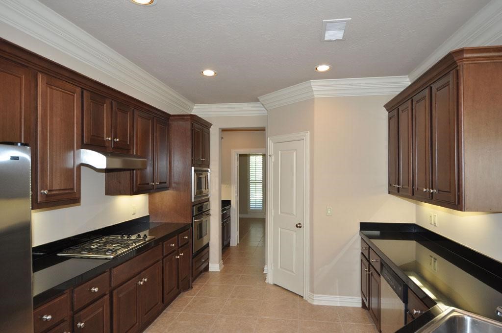 2055 Spring Cedar Lane Houston, TX 77077 - Photo 10 of 26 Gas range