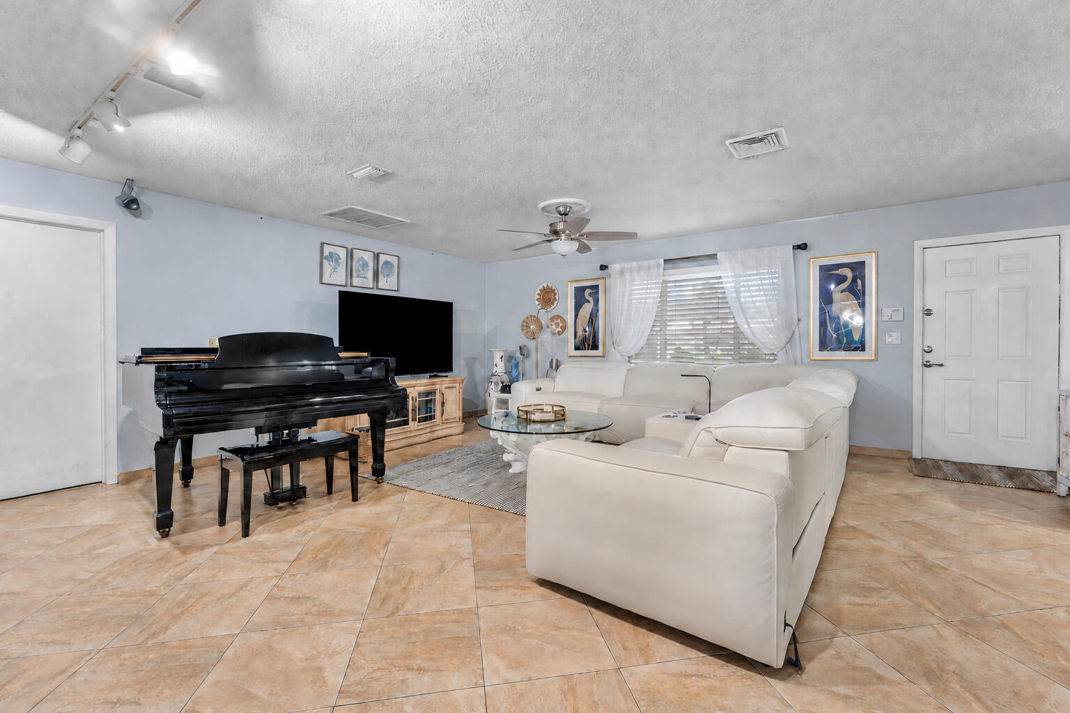 949 Laurel Road North Palm Beach, FL 33408 - Photo 6 of 53 Living Room
