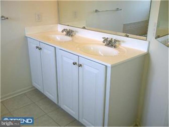 28 River Lane Delanco, NJ 08075 - Photo 8 of 12 Bathroom