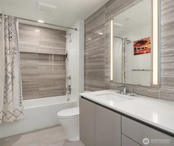 $690,000 | 2510 6th Avenue, Unit 1401, Seattle, WA 98121