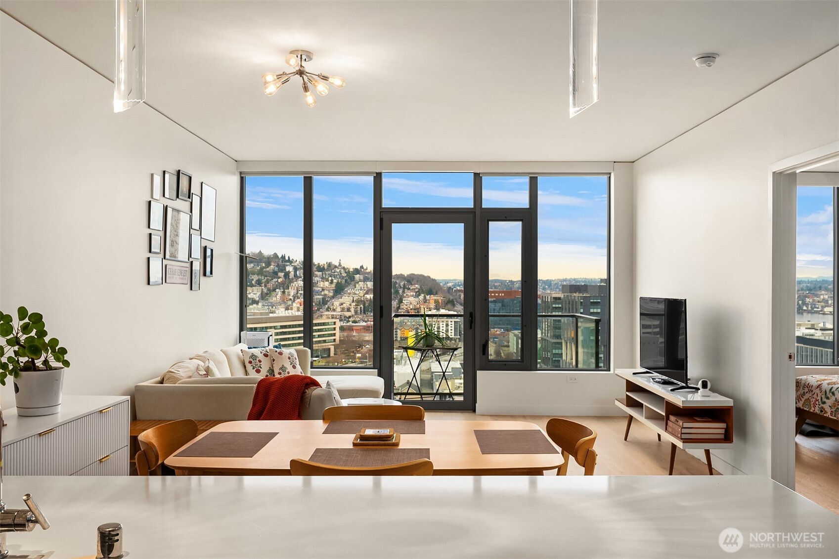 2510 6th Avenue, Unit 1401 Seattle, WA 98121 - Photo 4 of 21