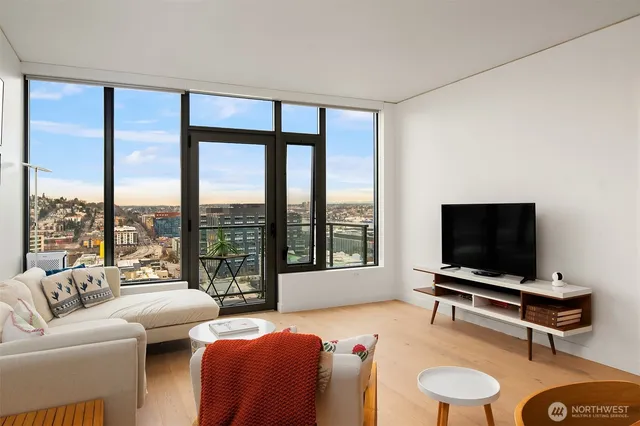 $690,000 | 2510 6th Avenue, Unit 1401, Seattle, WA 98121