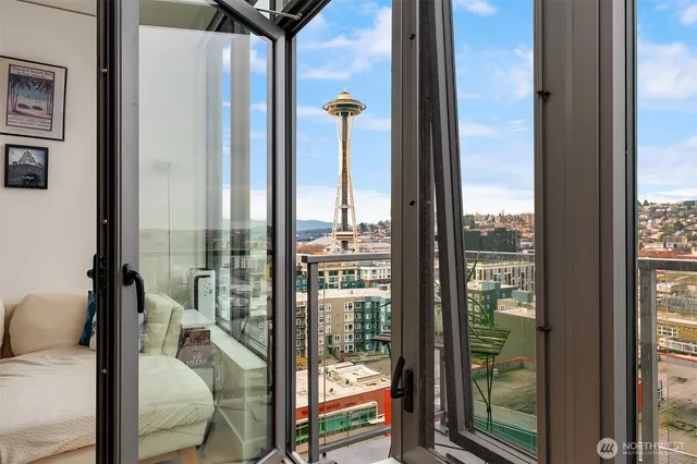 $690,000 | 2510 6th Avenue, Unit 1401, Seattle, WA 98121