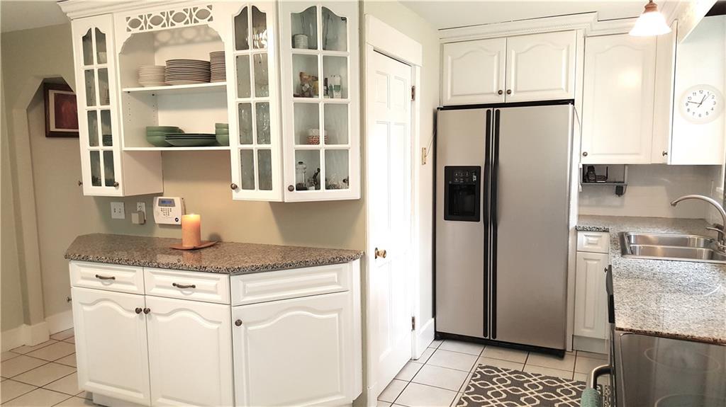 1 Penhurst Road Ben Avon Heights, PA 15202 - Photo 12 of 25 Stunning kitchen will impress all house guests!
