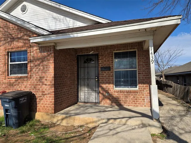 a view of entrance front of the house