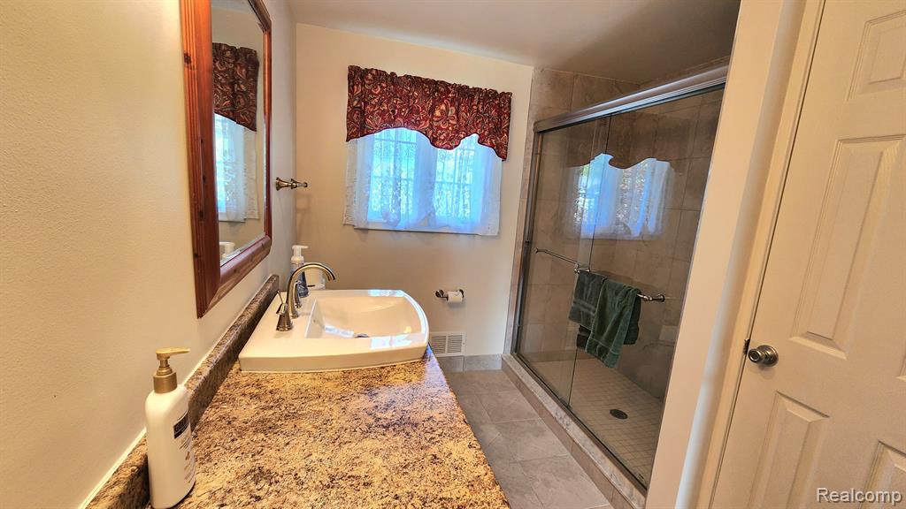 608 Canterbury Road Grosse Pointe Woods, MI 48236 - Photo 23 of 28