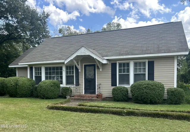 $190,000 | 112 East Jefferson Avenue, Greenwood, MS 38930
