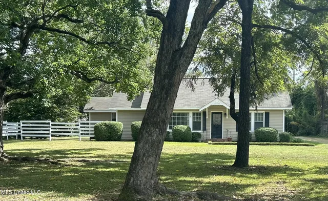 $190,000 | 112 East Jefferson Avenue, Greenwood, MS 38930