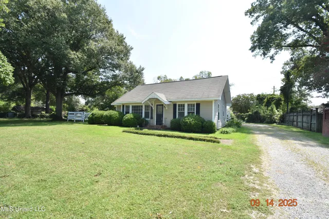 $190,000 | 112 East Jefferson Avenue, Greenwood, MS 38930