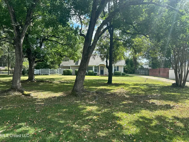 $190,000 | 112 East Jefferson Avenue, Greenwood, MS 38930