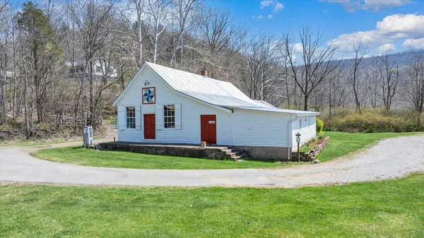 $999,000 | 16 Huffman Store Drive, Newport, VA 24128