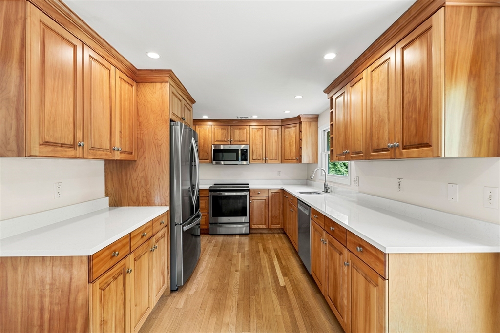71 Garrison Road Chelmsford, MA 01824 - Photo 5 of 39