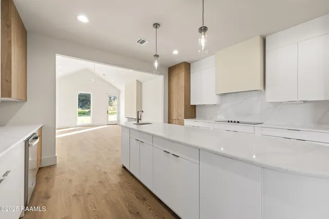 $399,900 | 100 La Rue Malaga, Broussard, LA 70518