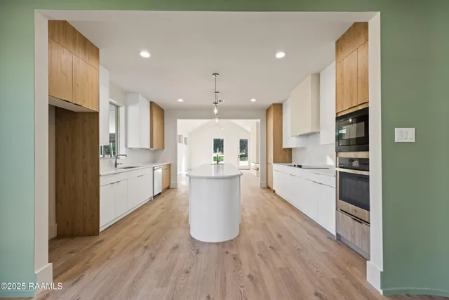 $399,900 | 100 La Rue Malaga, Broussard, LA 70518