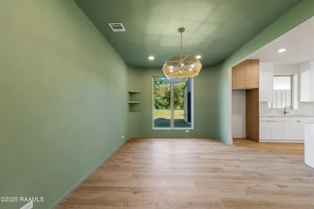 $399,900 | 100 La Rue Malaga, Broussard, LA 70518