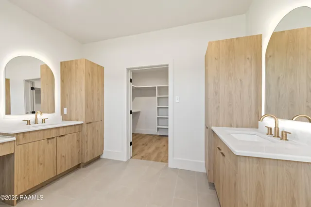 $399,900 | 100 La Rue Malaga, Broussard, LA 70518