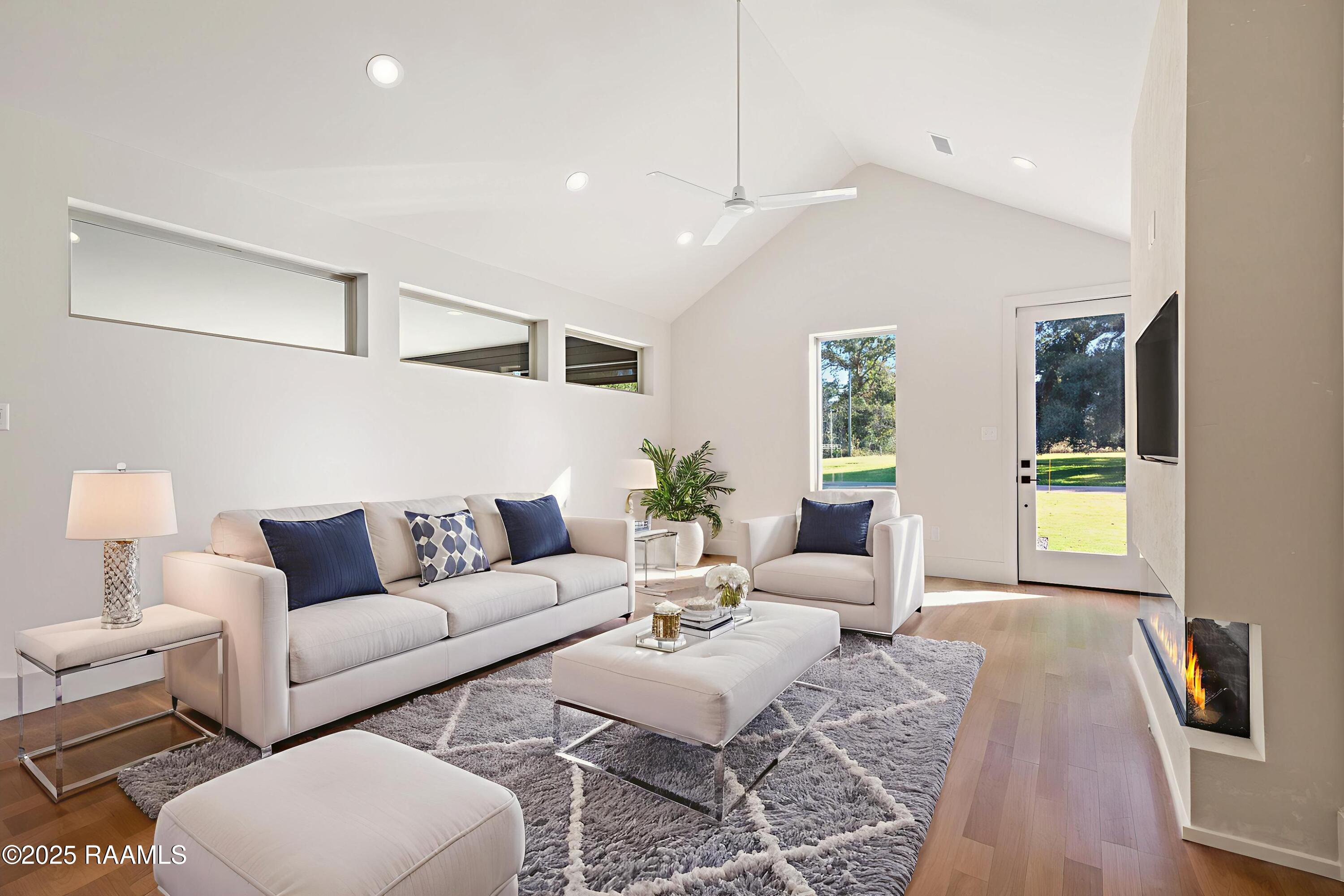 100 La Rue Malaga Broussard, LA 70518 - Photo 3 of 45 100RueLaMalaga-34 - Living Room - Modern