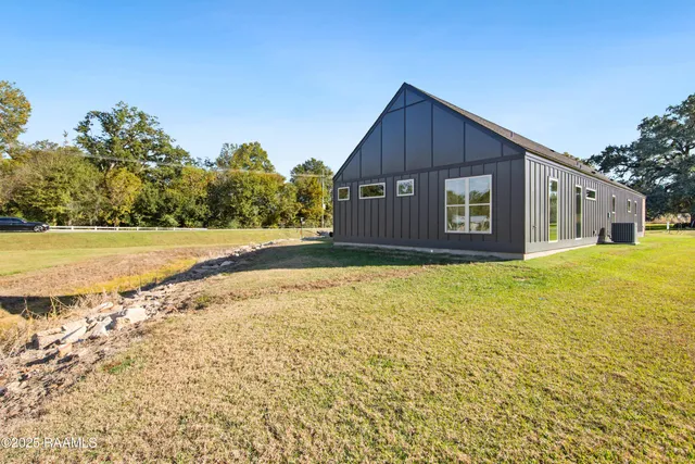 $399,900 | 100 La Rue Malaga, Broussard, LA 70518