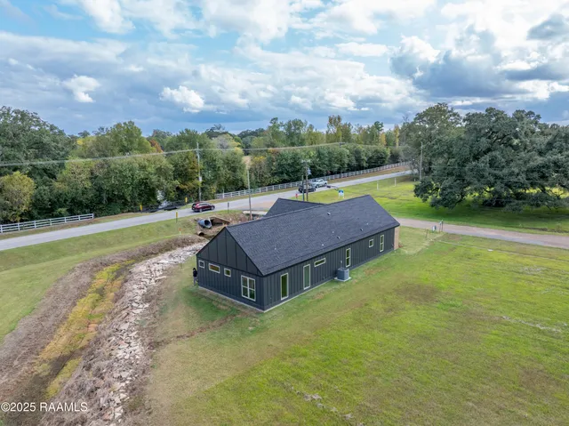 $399,900 | 100 La Rue Malaga, Broussard, LA 70518