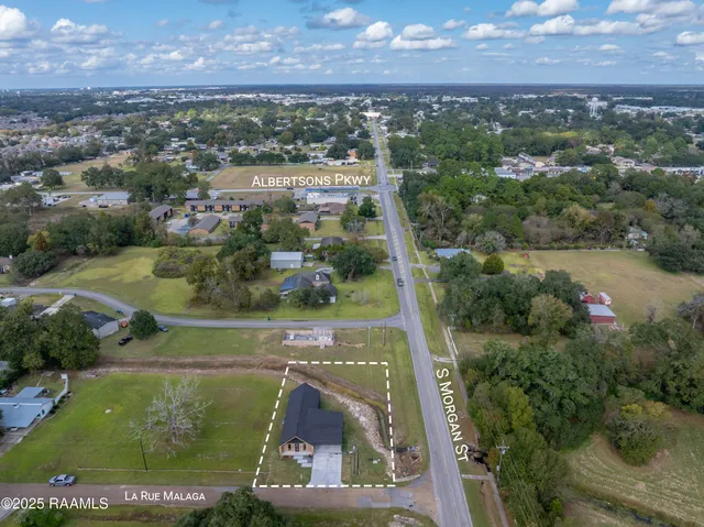 $399,900 | 100 La Rue Malaga, Broussard, LA 70518