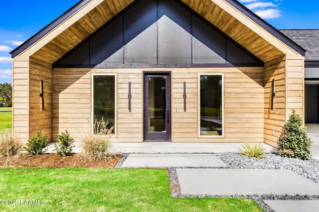 $415,000 | Undisclosed Address, Broussard, LA 70518