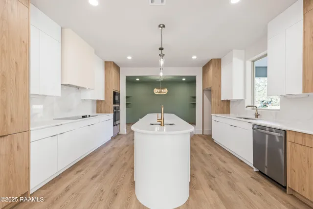 $399,900 | 100 La Rue Malaga, Broussard, LA 70518