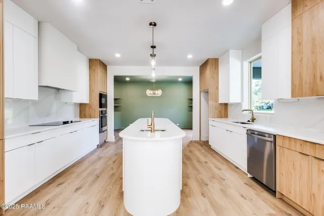 $415,000 | Undisclosed Address, Broussard, LA 70518