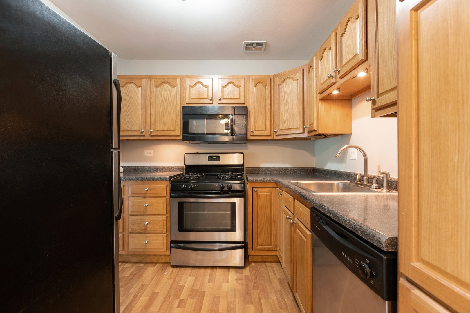 16W535 79th Street, Unit 203 Willowbrook, IL 60527 - Photo 4 of 11