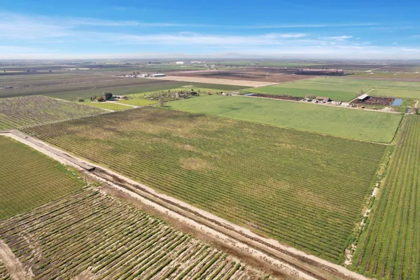 $720,000 | 4923 West Acampo Road, Lodi, CA 95242