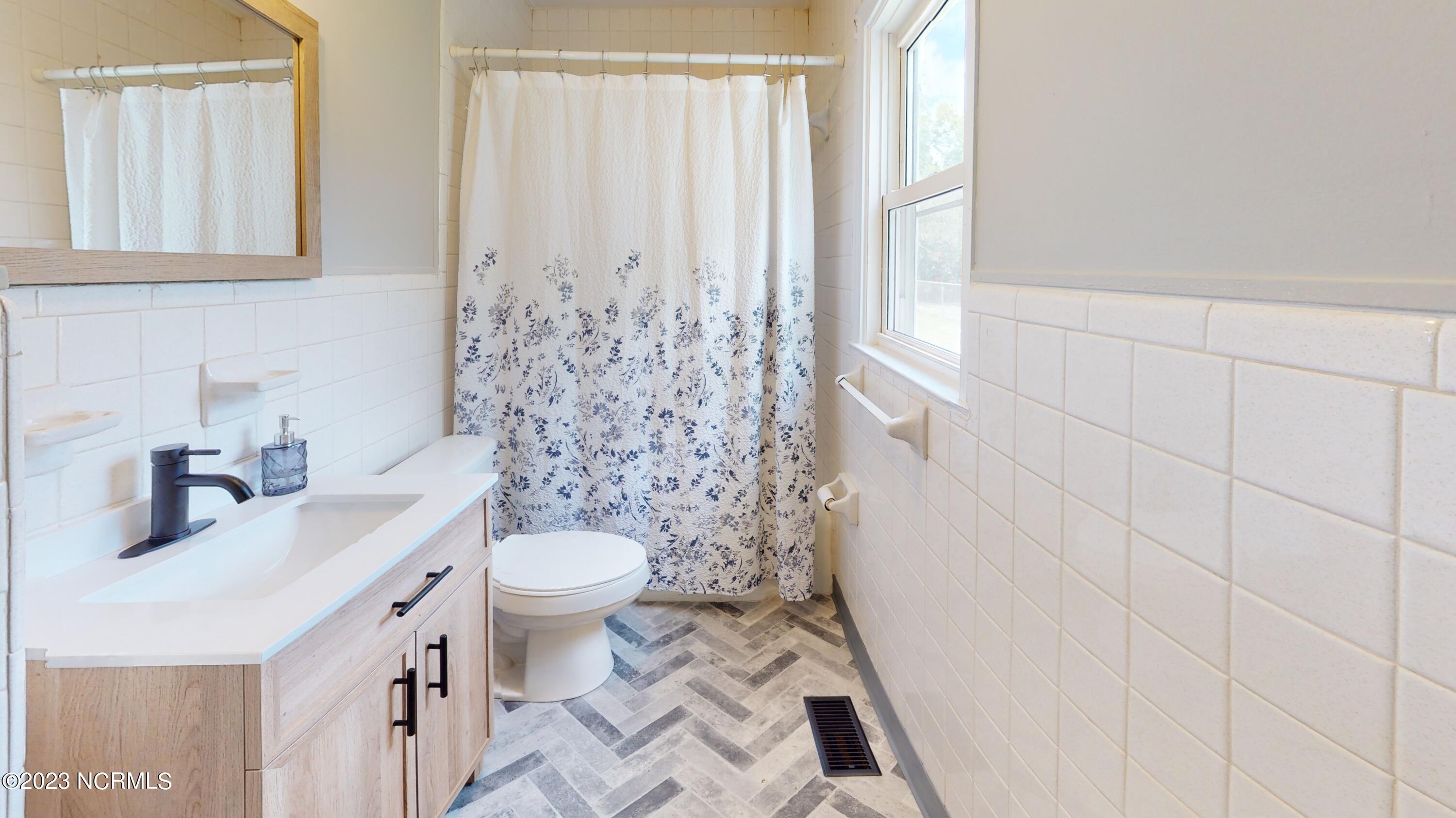 124 Queens Road Jacksonville, NC 28540 - Photo 26 of 34 124-Queens-Bathroom