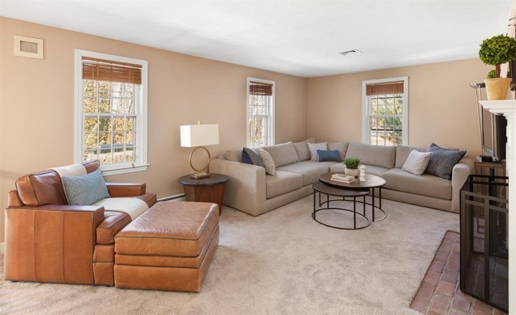 28 Winfield Road Hingham, MA 02043 - Photo 4 of 25