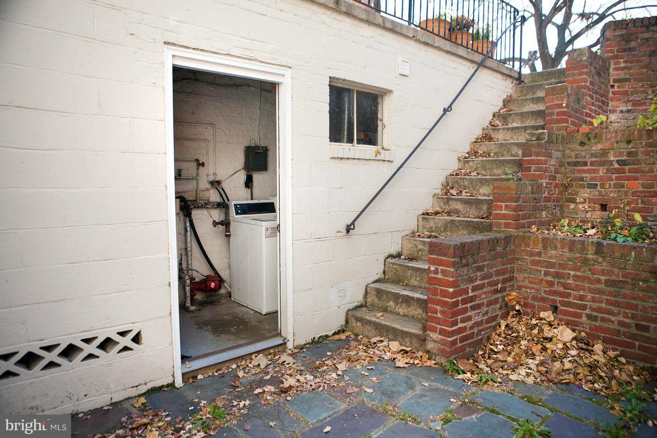 333 C Street Southeast Washington, DC 20003 - Photo 10 of 12 Exterior (Rear)