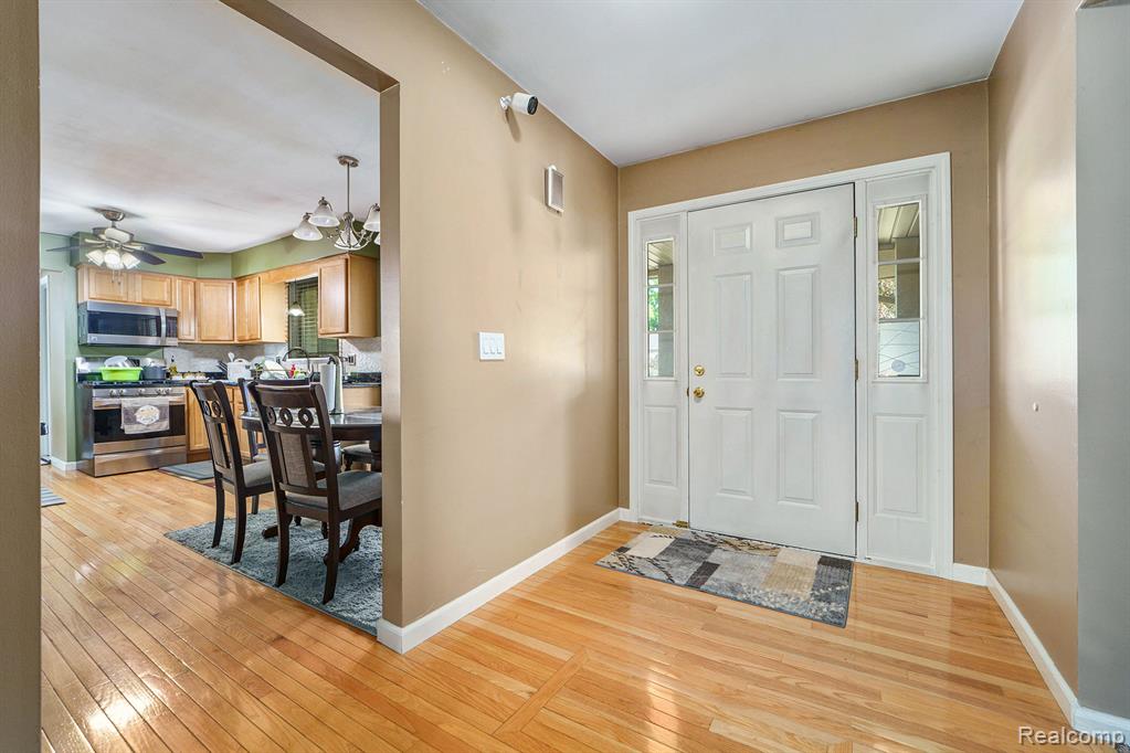 33521 Curtis Road Livonia, MI 48152 - Photo 5 of 33