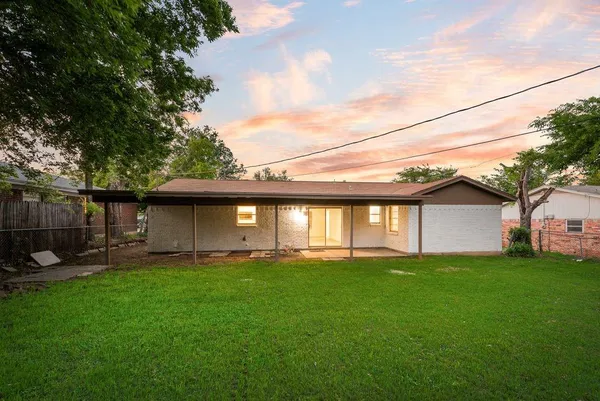 $275,000 | 6048 Hillcrest Drive, Watauga, TX 76148