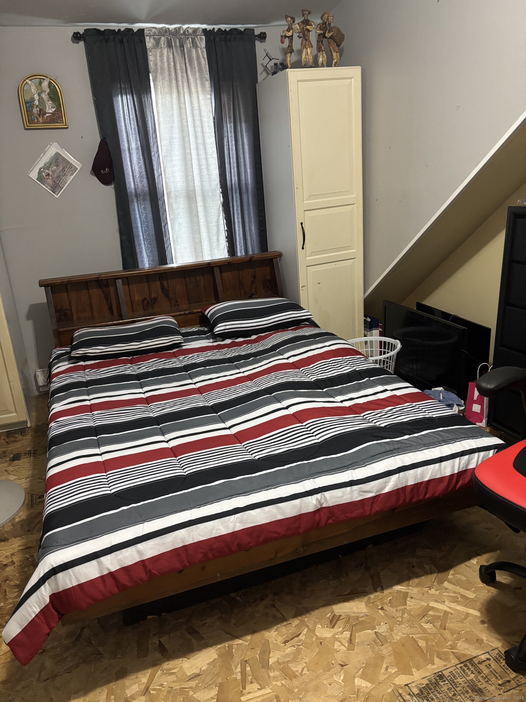 6 Peach Street Waterbury, CT 06708 - Photo 9 of 28 a close up of a fireplace