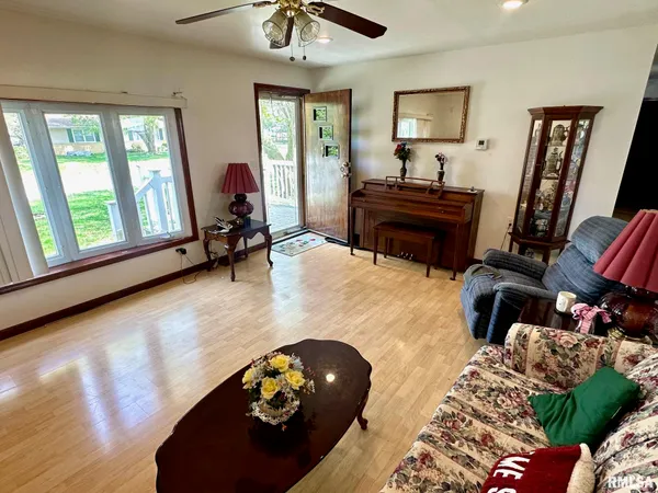$114,900 | 106 West Hughes, Murrayville, IL 62668