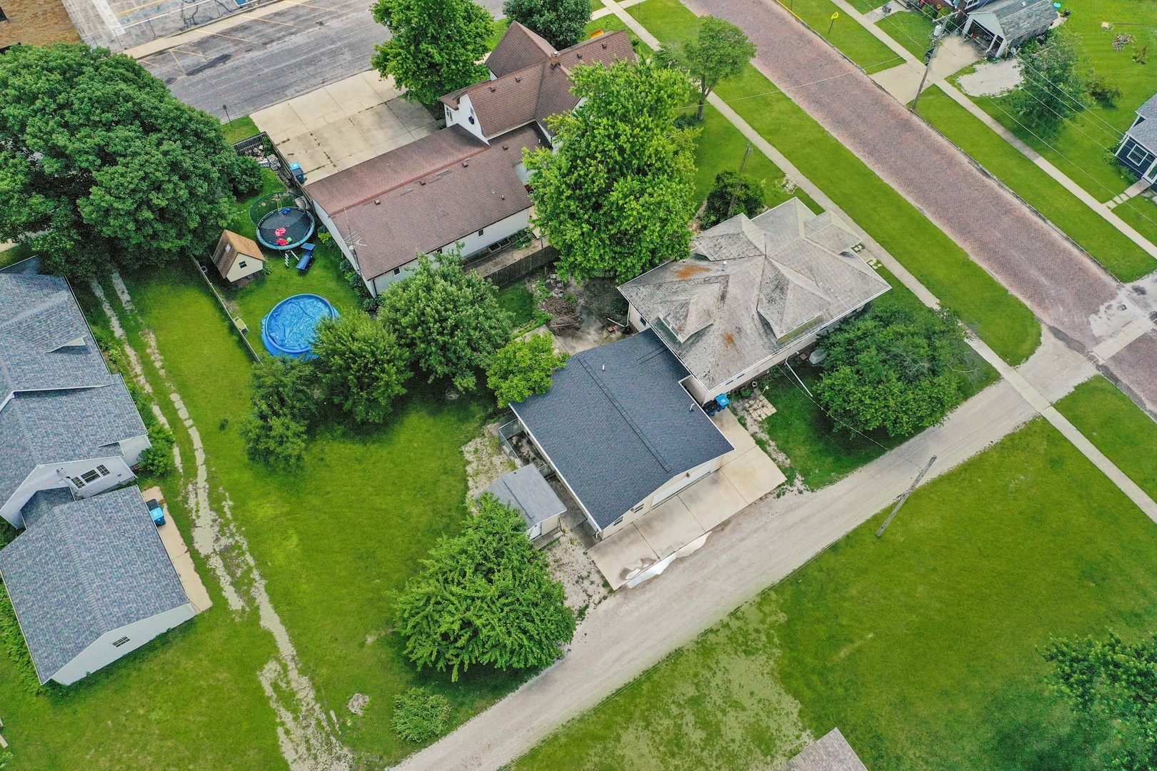 412 West 5th Street Minonk, IL 61760 - Photo 23 of 23 an aerial view of a house with a garden
