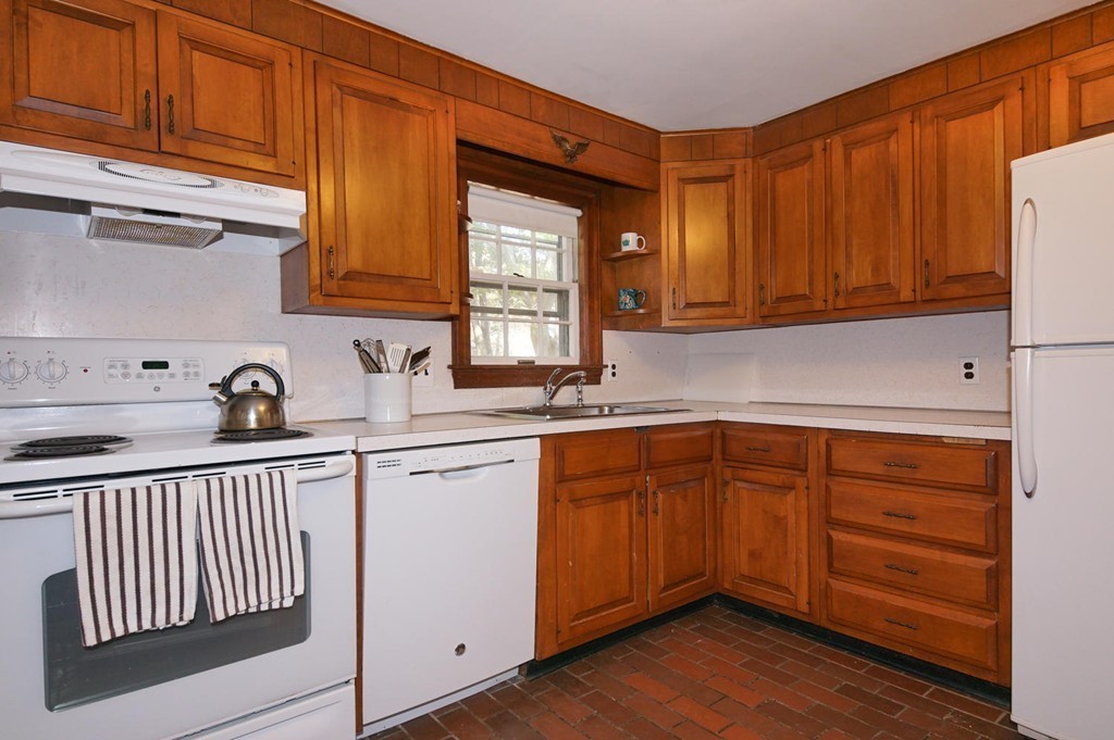 15 Foster Road Bedford, MA 01730 - Photo 6 of 24 Gallery Image 6