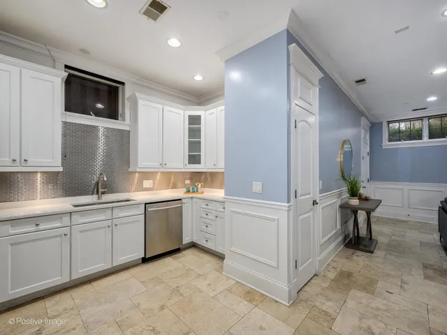 $399,900 | 5058 North Kimball Avenue, Unit G, Chicago, IL 60625