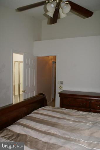 800 Harrogate Road Fredericksburg, VA 22406 - Photo 9 of 29 MasterBd w/Decorative Area & Vaulted ceiling