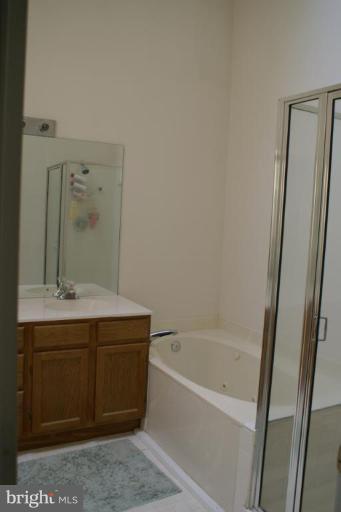 800 Harrogate Road Fredericksburg, VA 22406 - Photo 10 of 29 MasterBath w/Jetted Tub/Sep. Shower